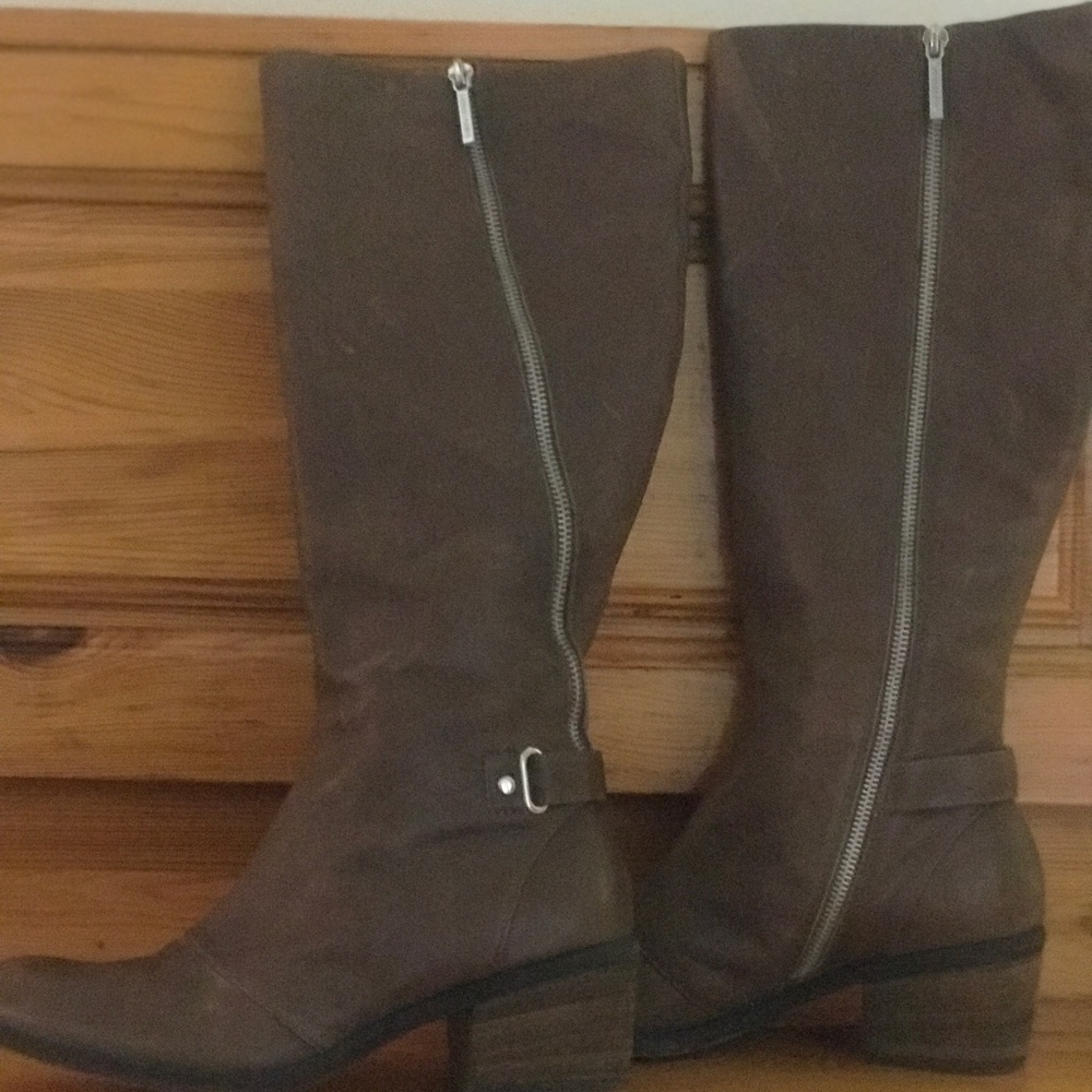 Donald j pliner boots size 7